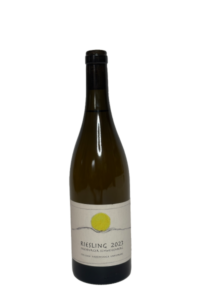 Der ungefilterte Saale Unstrut Biowein Riesling 2023 stammt vom Freyburger Schweigenberg. „Sachsen-Anhalts Bio Riesling“